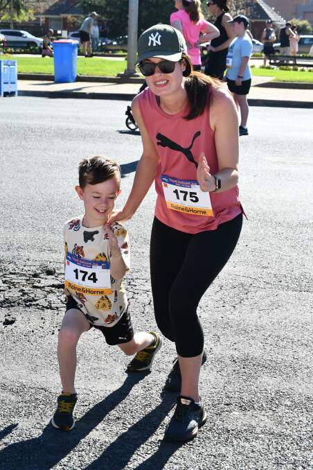 Mother and son duo Melinda and Hudson Gilmore ready to run in the 2023 Edgell Jog. Picture by Amy Rees