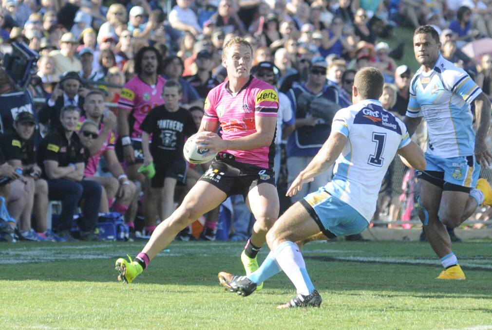 Matt Maylon on the ball for the Penrith Panthers at Bathurst in 2015. Picture by Chris Seabrook