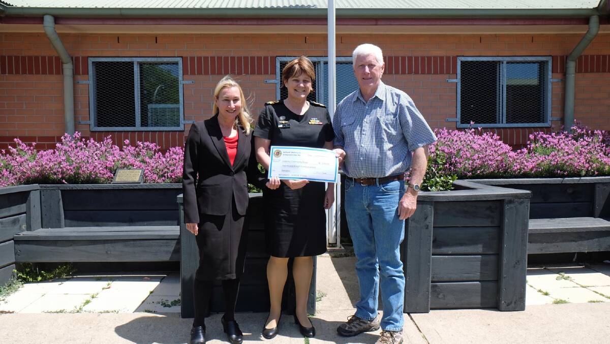 Defence Community Dogs CEO Leanne Kyle and director Tish van Stralen with Bathurst Motorcycle Enthusiasts Club president Bruce Morgan.