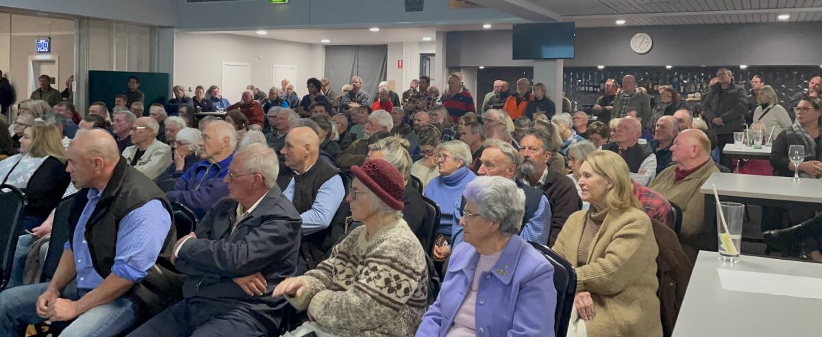 A big crowd was at the Oberon RSL Club for the community group's latest public meeting.