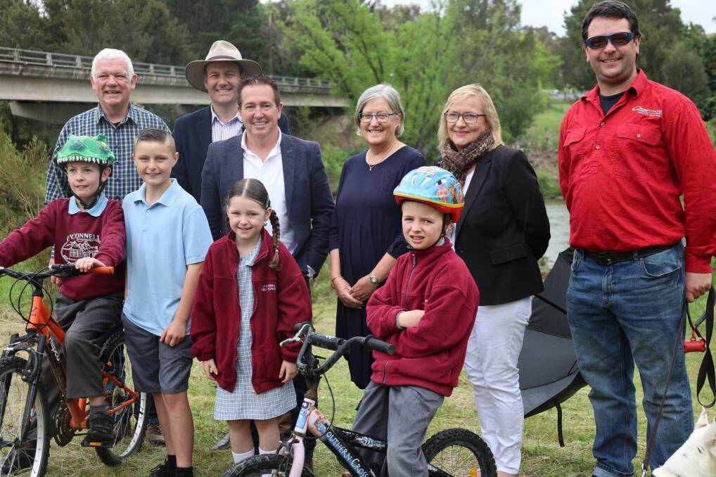 Oberon mayor Mark Kellam, Minister for Regional Transport and Roads Sam Farraway and Bathurst MP and Deputy Premier Paul Toole with O'Connell locals at the announcement last year. 