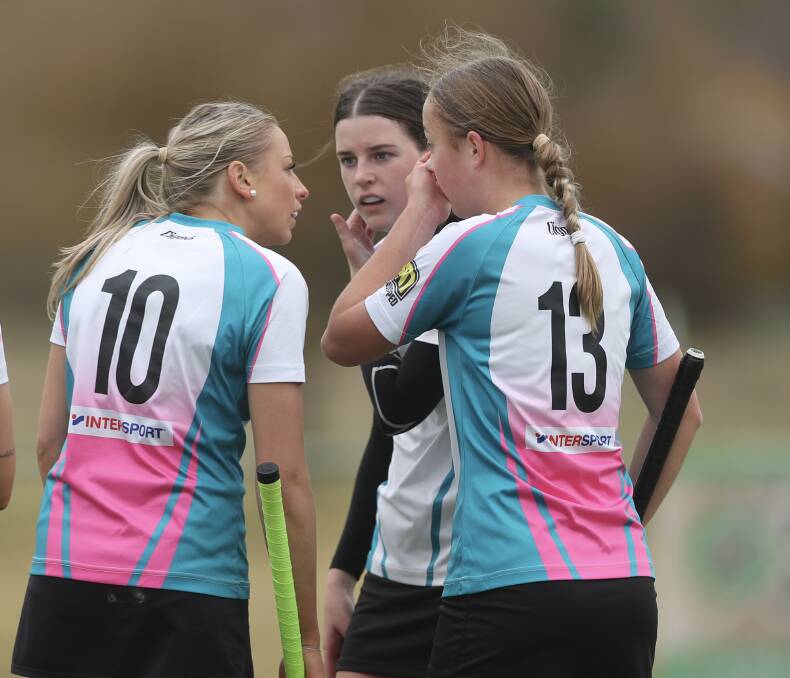 Bathurst City trio Emily Thompson, Giaan Willott and Tayla Grabham talk tactics before a penalty corner. Picture by Phil Blatch