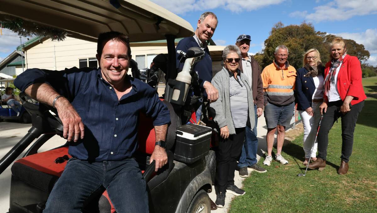 ON THE GREENS: Member for Bathurst Paul Toole with members for the Oberon Golf Club.