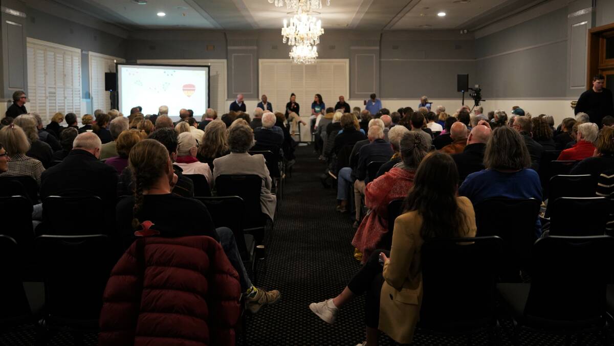 Hundreds of people gathered at the Hotel Canobolas on August 23 for a discussion about the Voice to Parliament. Picture by Sinéad Fogarty