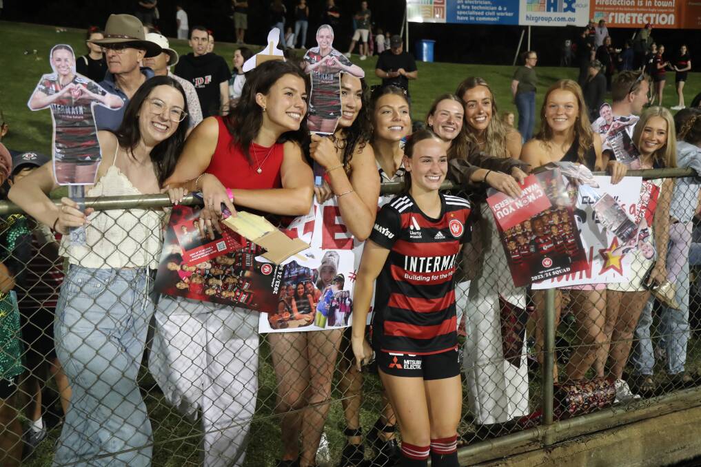 Cushla Rue with friends and supporters at Carrington Park. Picture by Phil Blatch.