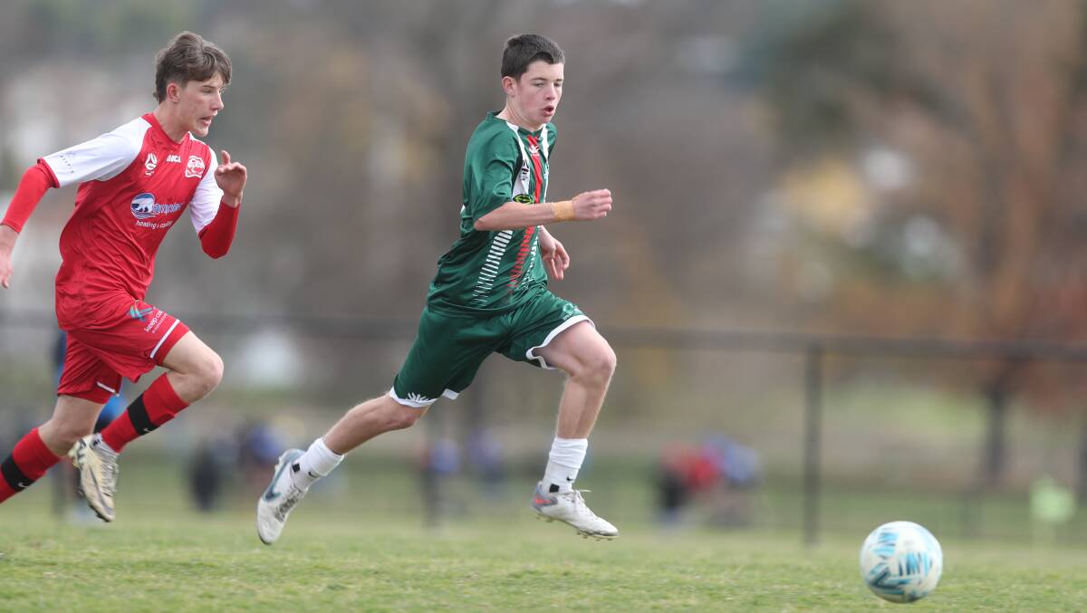 Luke Prevett takes the ball forward for Western against Nepean. Picture by Phil Blatch