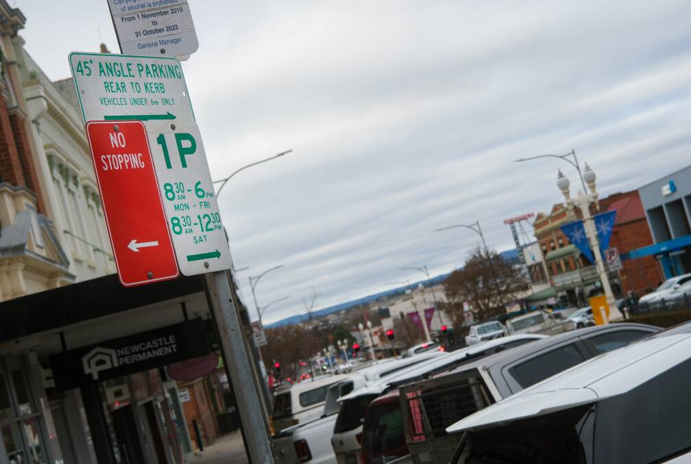 A timed parking sign and cars parked in William Street. Picture by James Arrow