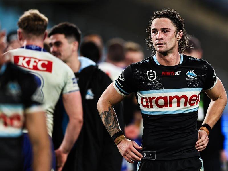 Nicholas Hynes looks on after his late missed field goal attempt cost Sharks victory over Bulldogs. (Mark Evans/AAP PHOTOS)